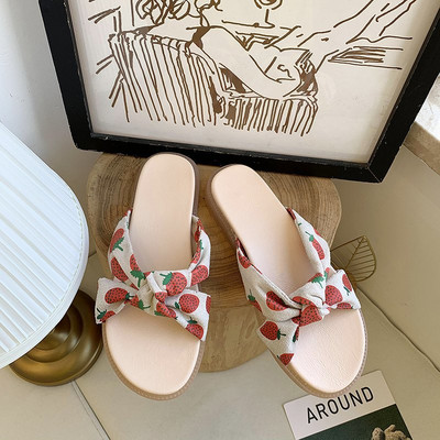 Model nou de papuci de dama cu aplicatie