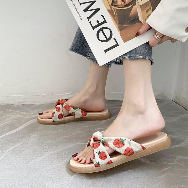 Model nou de papuci de dama cu aplicatie