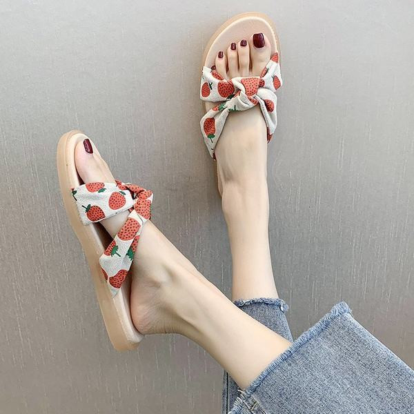 Model nou de papuci de dama cu aplicatie