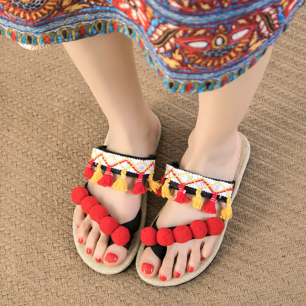 Papuci casual cu elemente 3D și talpă plată