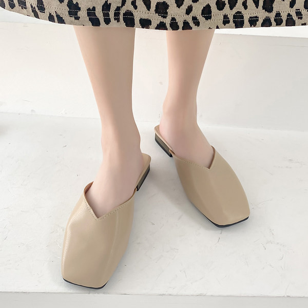 Papuci dama inchisi patrati din piele ecologica