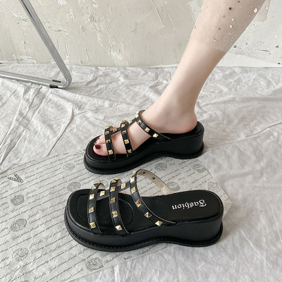 Papuci dama cu talpa inalta si nituri