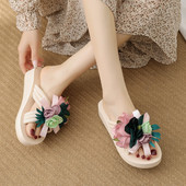Papuci moderni de dama cu flori 3D si platforma