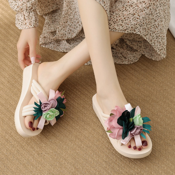 Papuci moderni de dama cu flori 3D si platforma