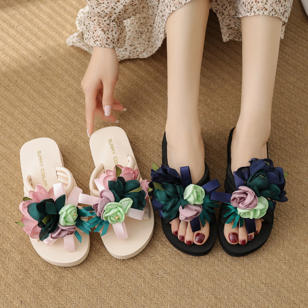 Papuci moderni de dama cu flori 3D si platforma