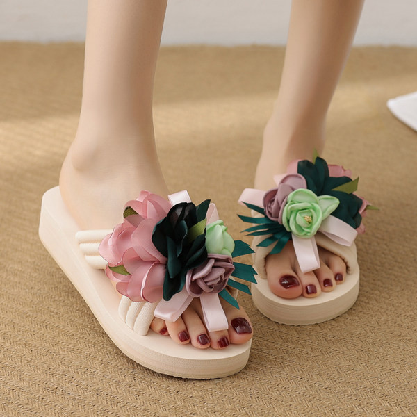 Papuci moderni de dama cu flori 3D si platforma