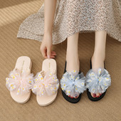 Papuci moderni de dama cu motive florale si platforma