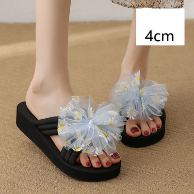 Papuci moderni de dama cu motive florale si platforma