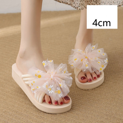 Papuci moderni de dama cu motive florale si platforma
