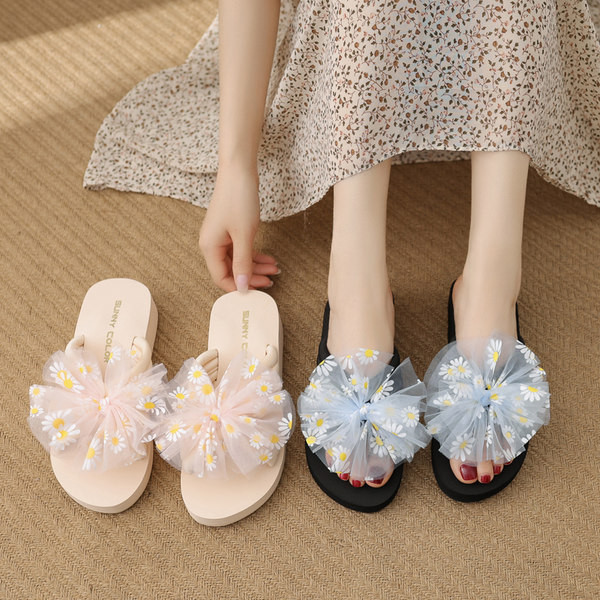 Papuci moderni de dama cu motive florale si platforma