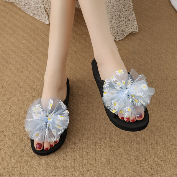 Papuci moderni de dama cu motive florale si platforma