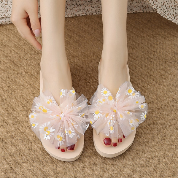 Papuci moderni de dama cu motive florale si platforma