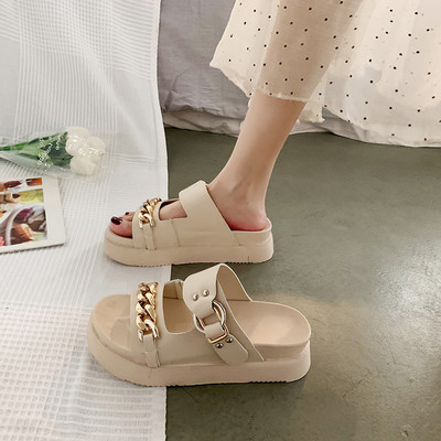 Papuci de dama din piele cu decor metalic in negru si bej