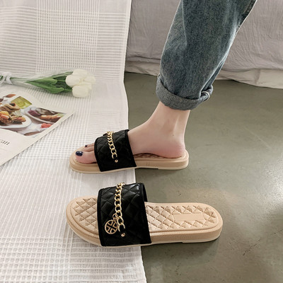 Model nou de papuci de dama cu lant metalic in doua culori