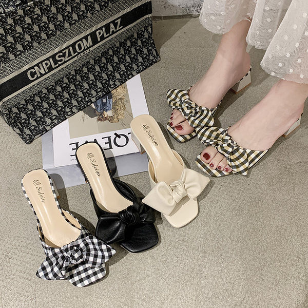 Papuci moderni de dama cu tocuri joase si panglica