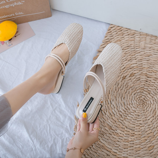 Papuci de dama inchisi cu element metalic