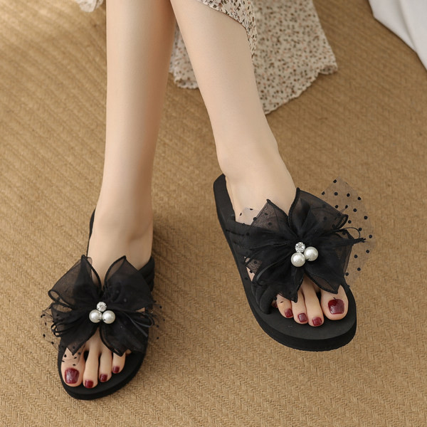 Papuci de dama actuali cu panglica si perle