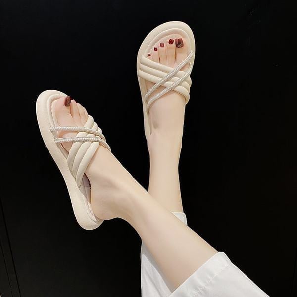 Model nou de papuci de dama din imitatie de piele in doua culori