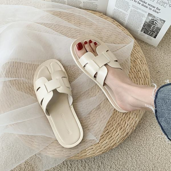 Sieviešu čības no mākslīgās ādas ar plakanu zoli