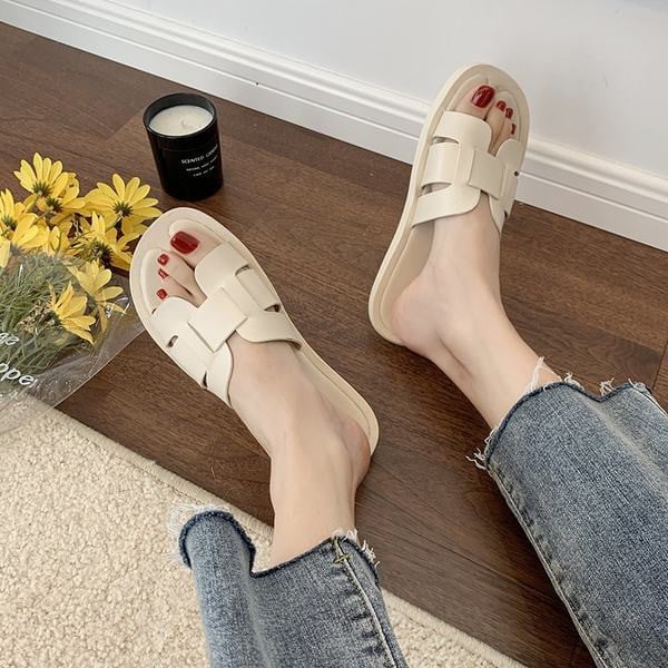 Sieviešu čības no mākslīgās ādas ar plakanu zoli