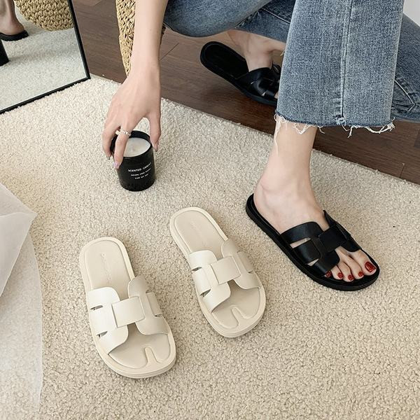 Sieviešu čības no mākslīgās ādas ar plakanu zoli