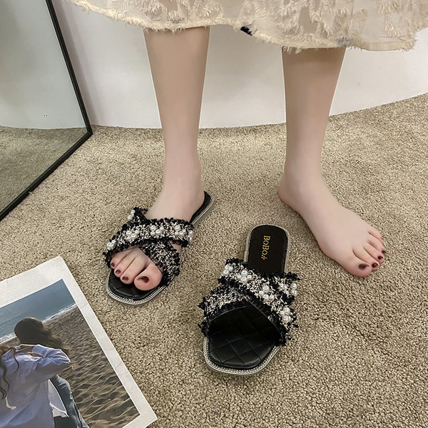 Ležerne ženske papuče s biserima i ukrasnim kamenčićima