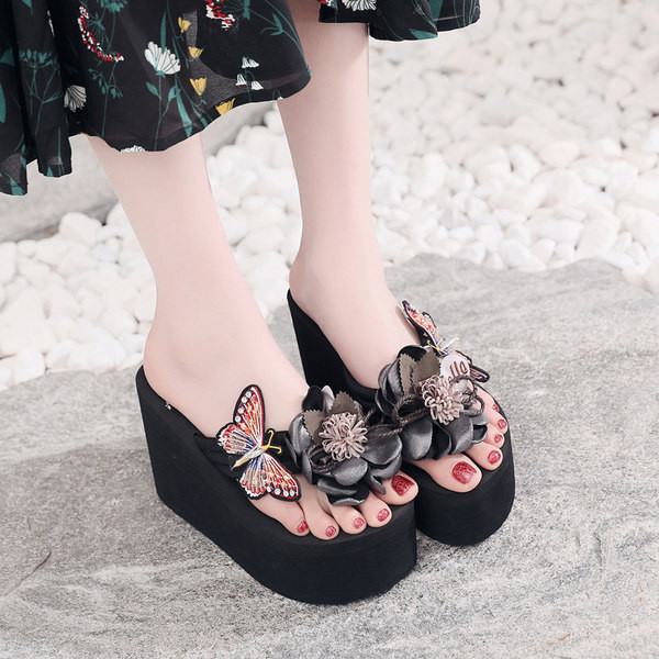 Ženske papuče s platformom od 11 cm i 3D dekoracijom