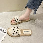 Ikdienas sieviešu čības ar punktiem - divu krāsu