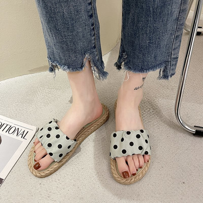 Ikdienas sieviešu čības ar punktiem - divu krāsu