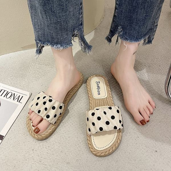 Ikdienas sieviešu čības ar punktiem - divu krāsu