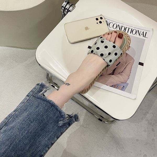 Ikdienas sieviešu čības ar punktiem - divu krāsu