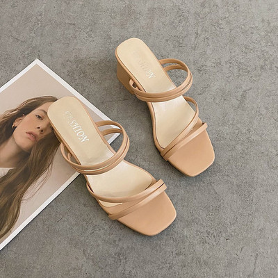 Papuci casual cu bretele subțiri din piele și toc mic și gros