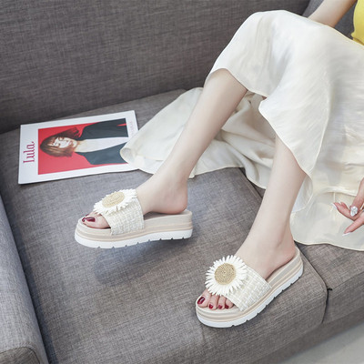 Γυναικείες μοντέρνες παντόφλες με διακόσμηση λουλουδιών και επίπεδη σόλα