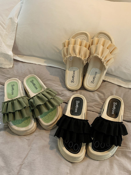 Ikdienas sieviešu čības ar cirtām vairākās krāsās