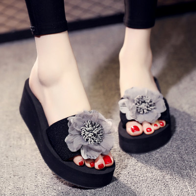 Papuci de dama cu decor floral si talpa de 6 cm