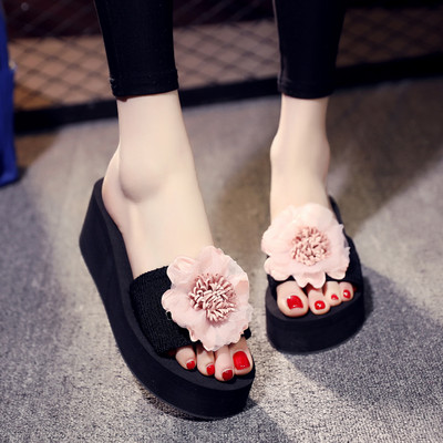 Papuci de dama cu decor floral si talpa de 6 cm