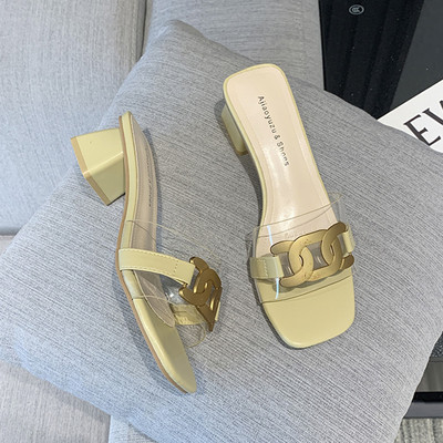 Παντόφλες casual με τακούνι και μεταλλική διακόσμηση χαμηλό τακούνι