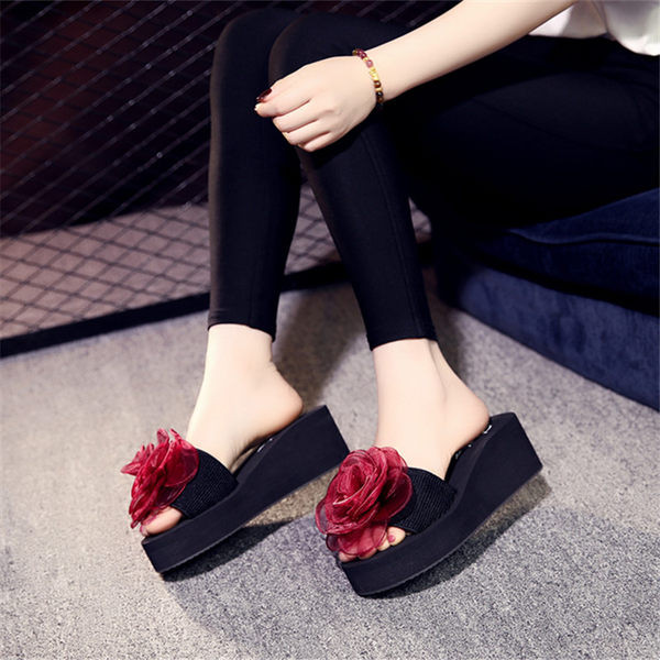 Papuci de dama cu decor de trandafiri si talpa de 3 cm sau 6 cm