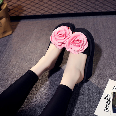 Papuci dama cu talpa de 6 cm si decor trandafiri