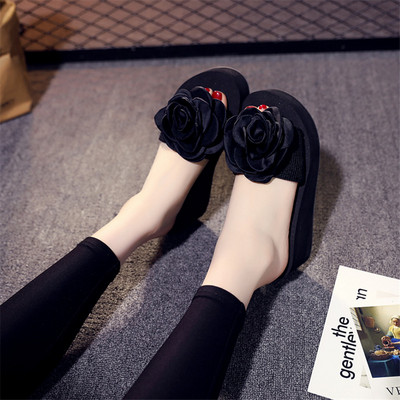 Papuci dama cu talpa de 6 cm si decor trandafiri