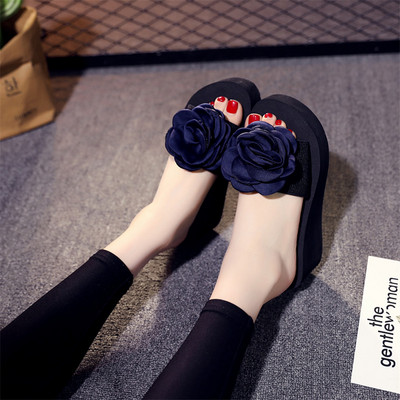 Papuci dama cu talpa de 6 cm si decor trandafiri