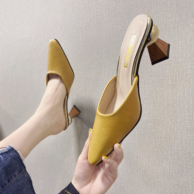 Papuci de damă cu toc jos ascuțit și cu toc jos