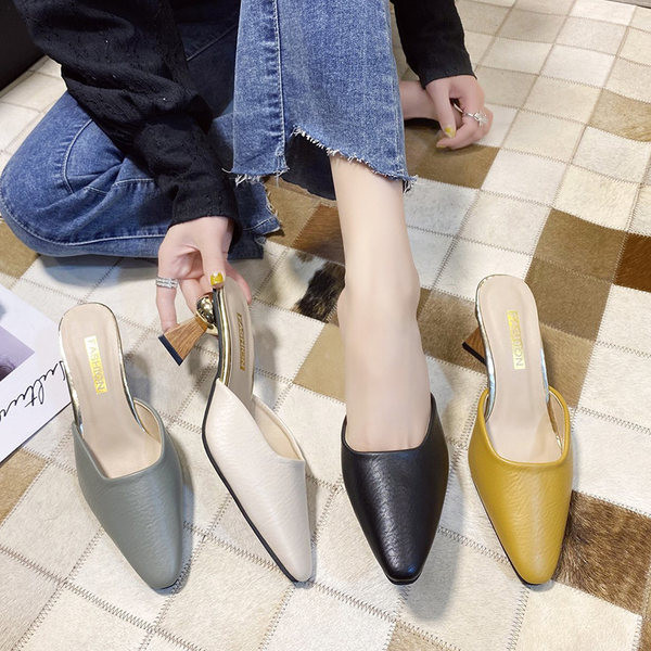 Papuci de damă cu toc jos ascuțit și cu toc jos