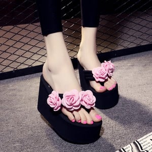 Ženske papuče između prstiju sa 3D cvjetićima