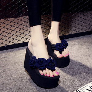 Ženske papuče između prstiju sa 3D cvjetićima