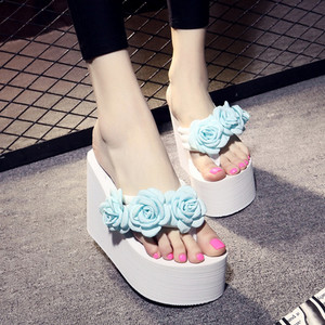Ženske papuče između prstiju sa 3D cvjetićima