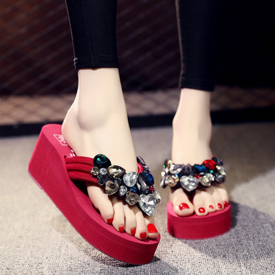 Γυναικείες παντόφλες ανάμεσα στα δάχτυλα διακοσμημένα με πέτρες