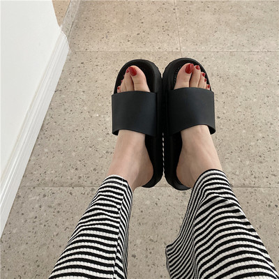 Νέο μοντέλο γυναικείες παντόφλες με τρισδιάστατη επιγραφή