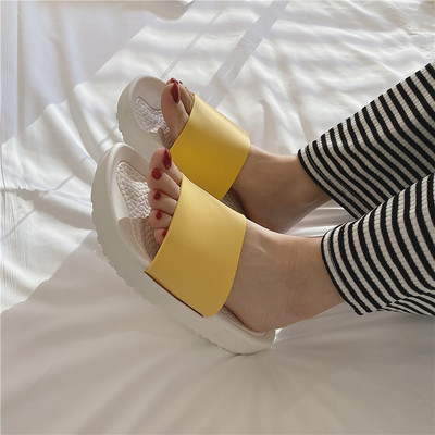 Νέο μοντέλο γυναικείες παντόφλες με τρισδιάστατη επιγραφή