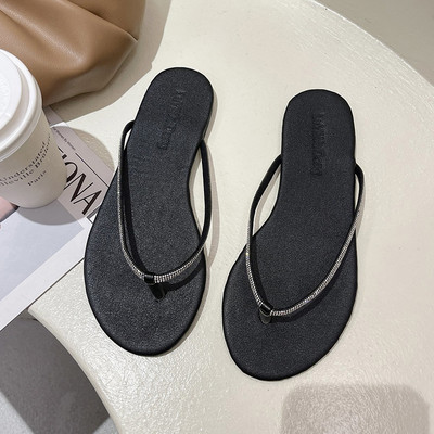 Ikdienas čības ar plānām lencēm sievietēm